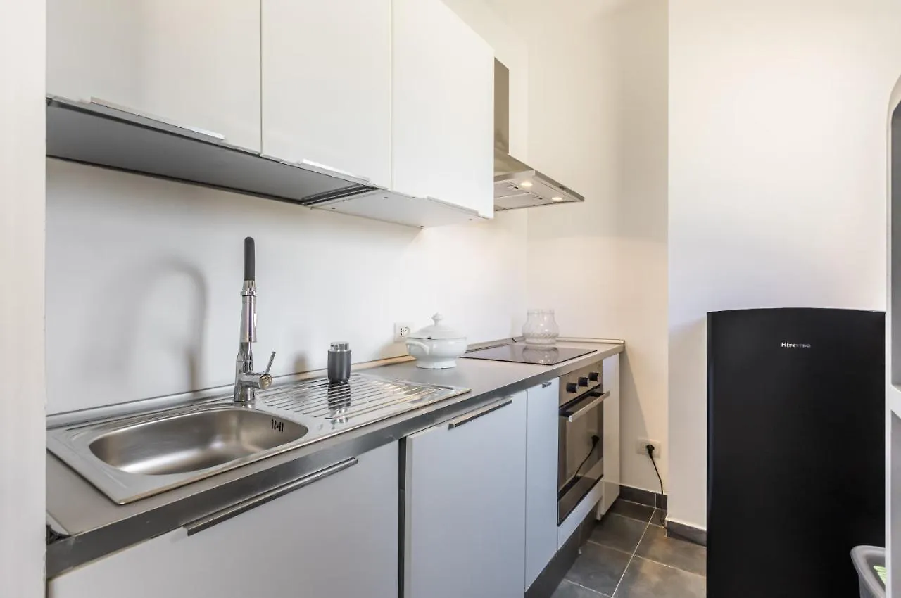 Arenella Elegant Apartment With Private Parking 巴勒莫