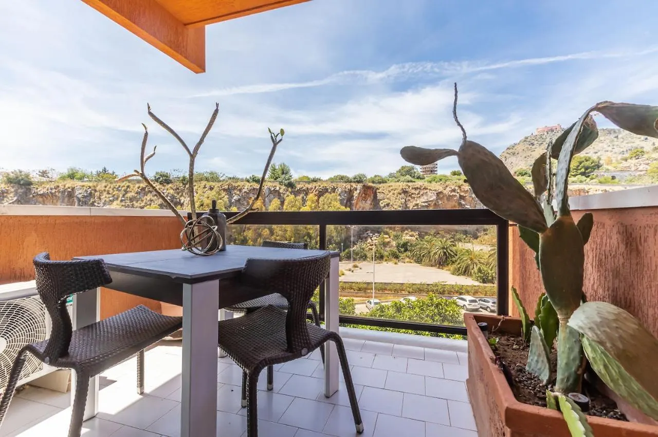 Arenella Elegant Apartment With Private Parking 巴勒莫